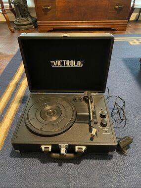 Victrola Portable Suitcase record player - Black
